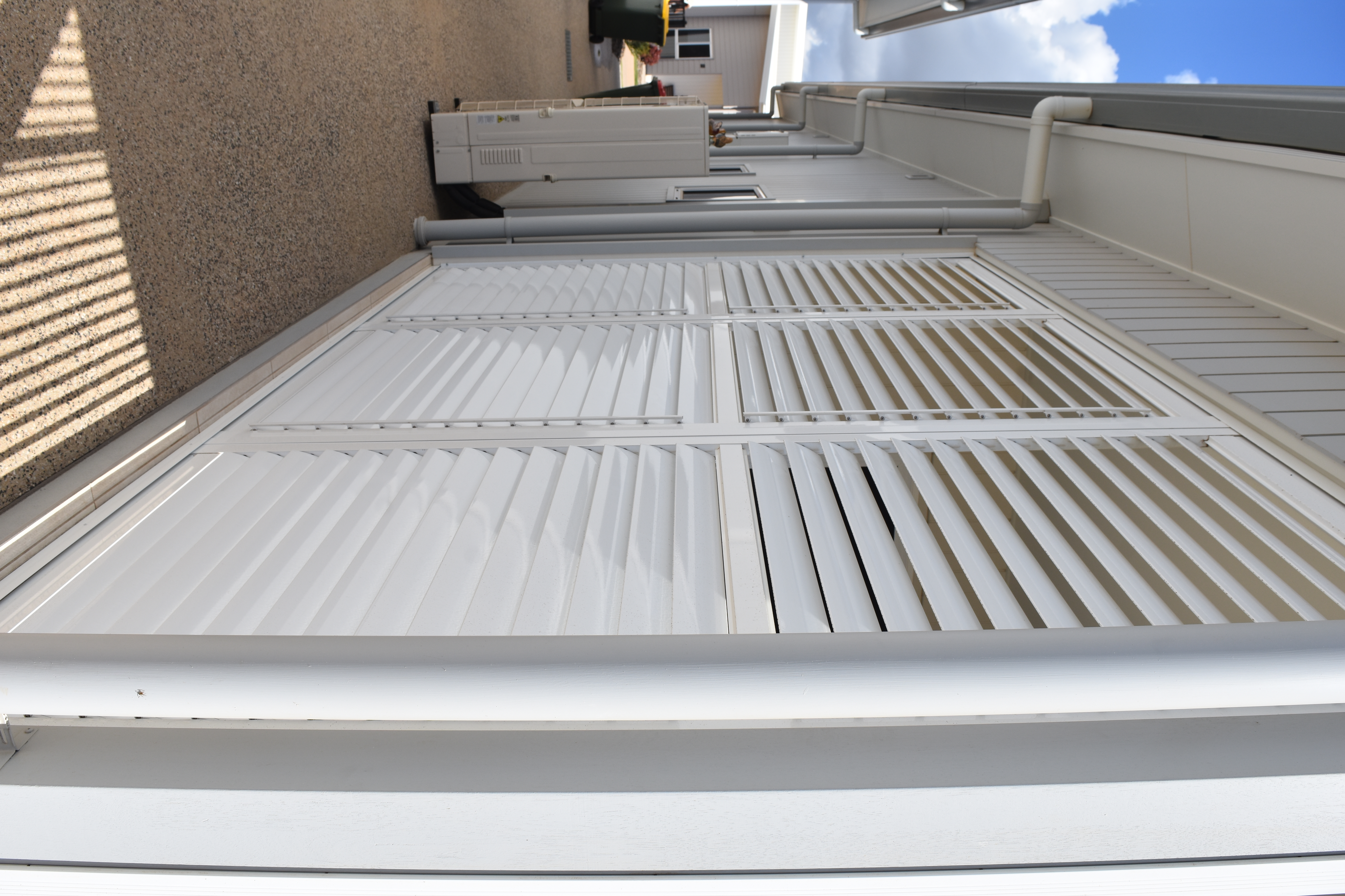 Easy to clean plantation shutters